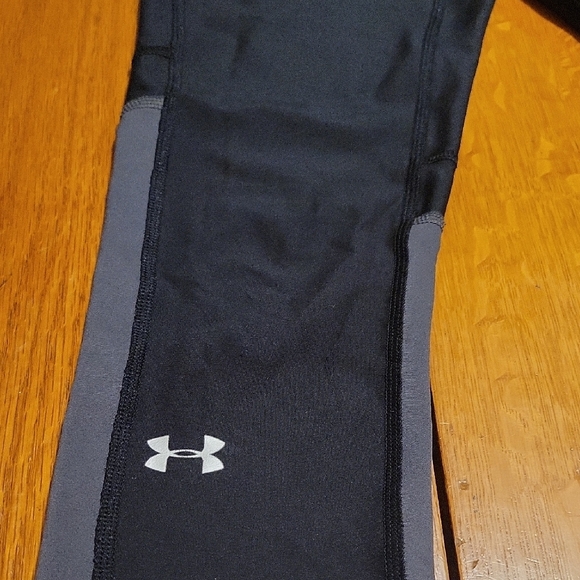 Under Armour Women's Black and Gray Leggings - Picture 3 of 4
